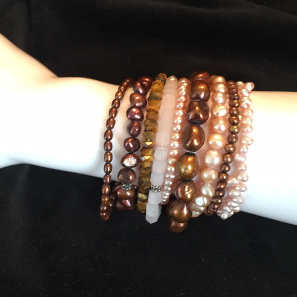 Multistrand stretch pearl bracelets